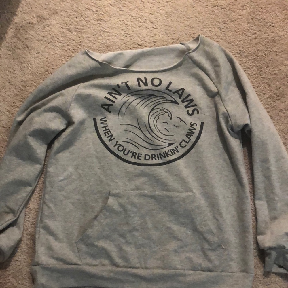 Sweatshirt “ain’t no laws”